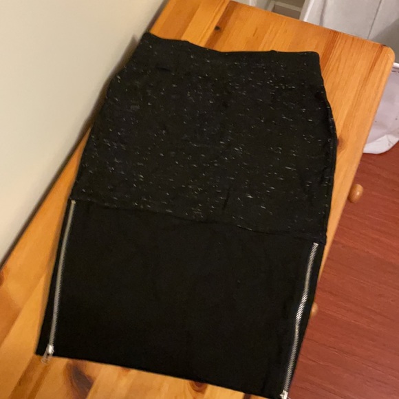 💛 Aritzia Wilfred skirt with zippers - Picture 4 of 5